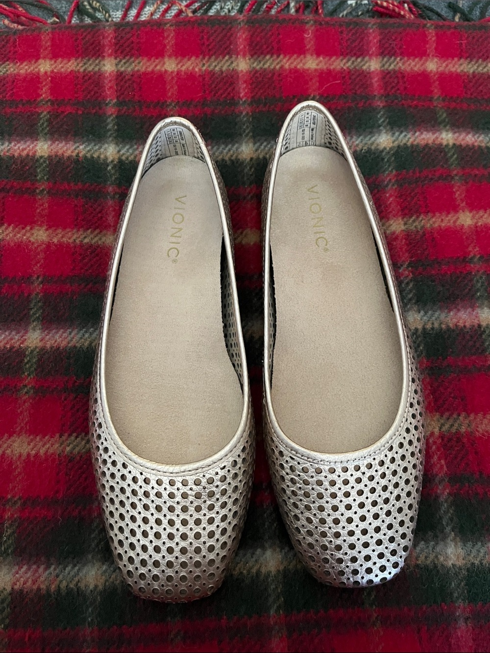 NWT Vionic Metallic Silver Perforated Ballet Flats